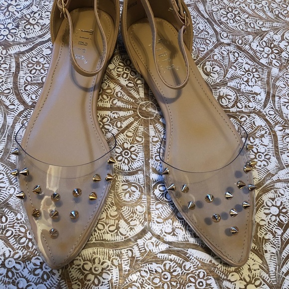 NWT Chic Nude & Clear Flats With Studs - Picture 3 of 13